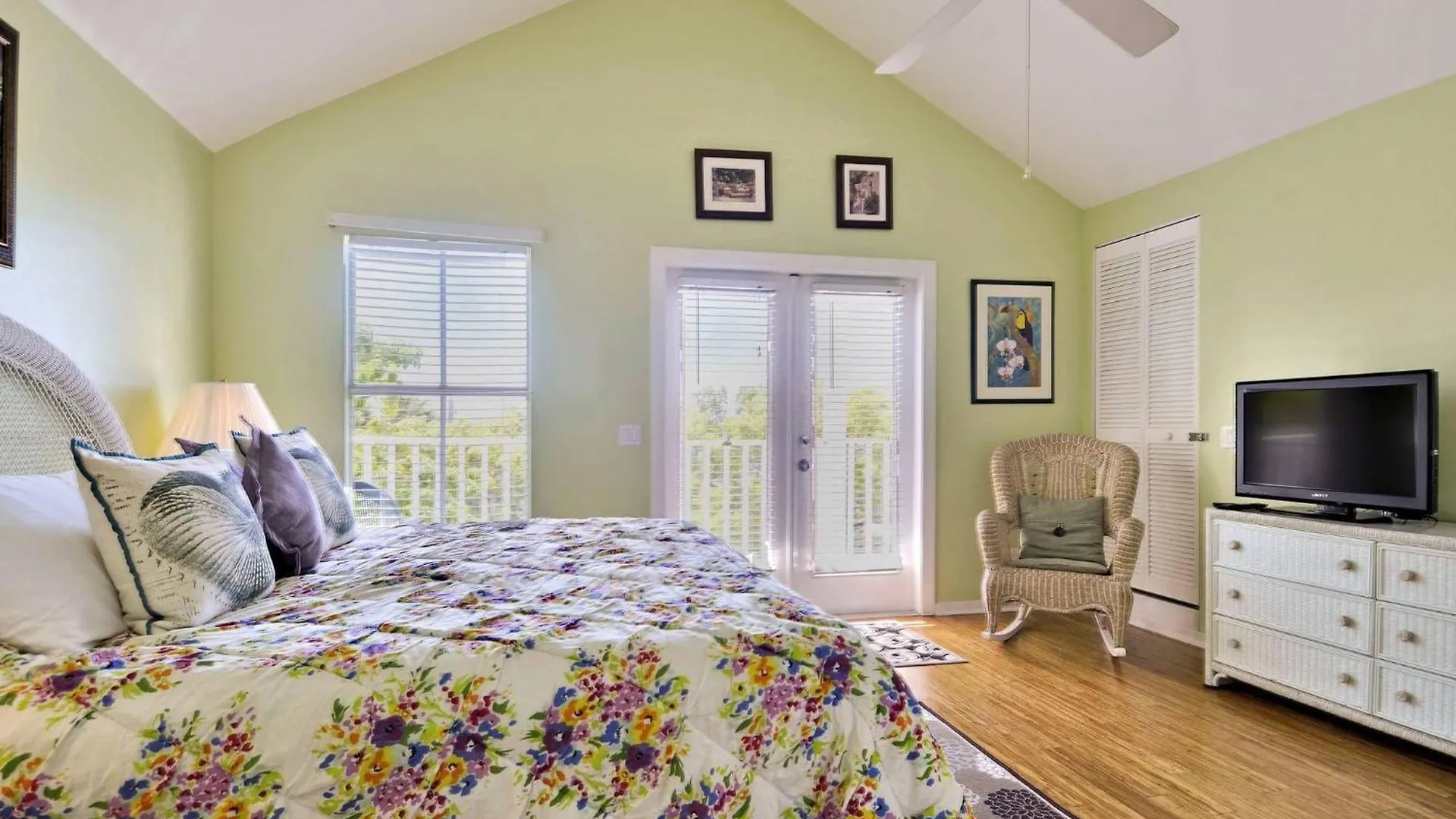 Duval Breeze By Avantstay Great Location Close To Beach Nightlife Shared Pool Week Long Stays Key West