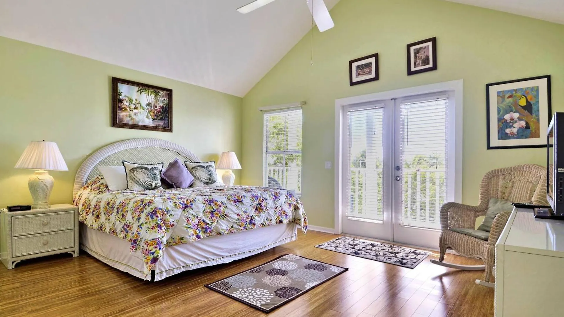 Duval Breeze By Avantstay Great Location Close To Beach Nightlife Shared Pool Week Long Stays Key West Estados Unidos da América