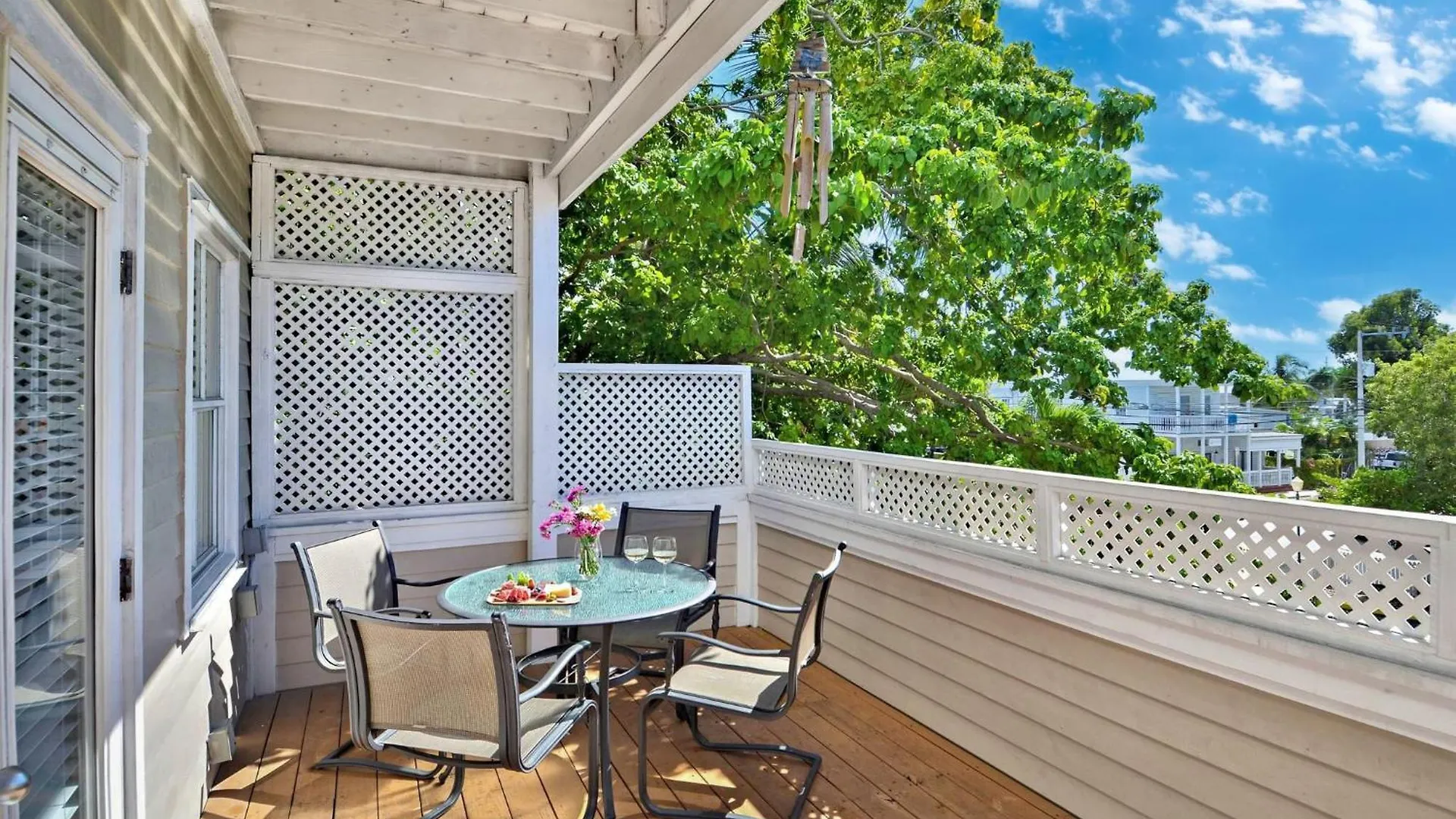 Duval Breeze By Avantstay Great Location Close To Beach Nightlife Shared Pool Week Long Stays Key West
